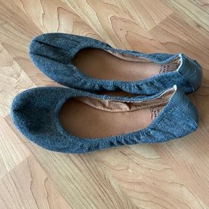 New without box Lucky Brand grey wool flats size 6